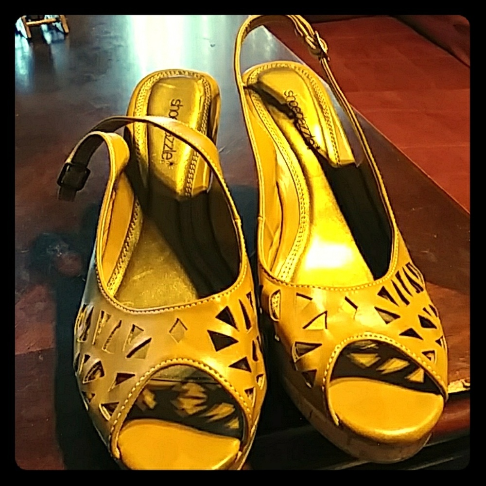 NEW Tannish Gold Wedge Sandals